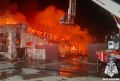 Крупный пожар произошел минувшей ночью в Коминтерновском районе Воронежа на территории бывшего экскаваторного завода