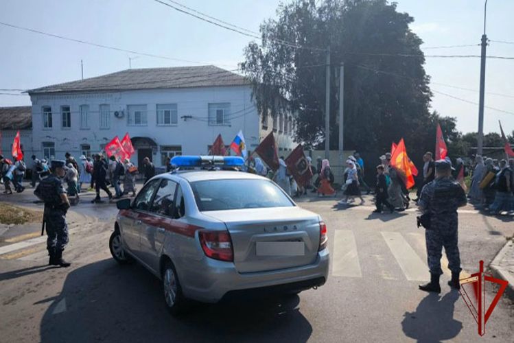 Безопасность крестного хода в Воронежской области обеспечили сотрудники вневедомственной охраны Росгвардии