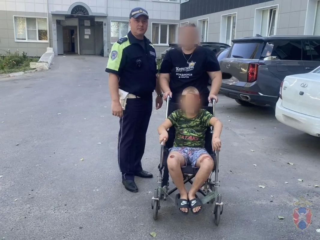 Госавтоинспекторы помогли доставить в больницу ребёнка, получившего травму