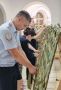 В Лискинском районе полицейские присоединились к волонтёрскому движению по изготовлению маскировочных сетей