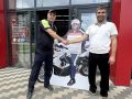Хард-постеры патрульного инспектора ДПС на мотоцикле появились в крупных торговых центрах мотовелотехники Воронежа