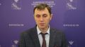 Корреспондент телеканала «Губерния» Юлия Золотарева спросила про конструкции, оставшиеся от демонтажа пешеходных дорожек на Петровской набережной