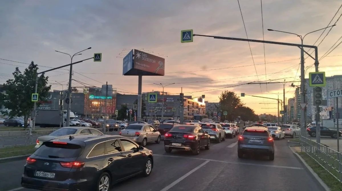 Воронежцы сообщили о неработающих светофорах на перекрестке Бульвара Победы и улицы 60-й Армии