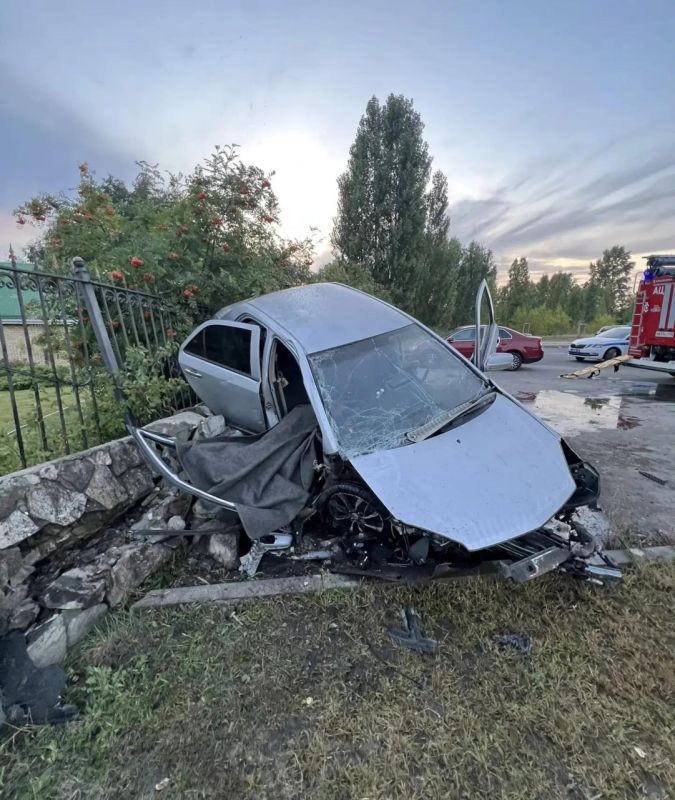 Смертельное ДТП у «Тихой заводи»: в Воронеже автомобиль врезался в забор кафе