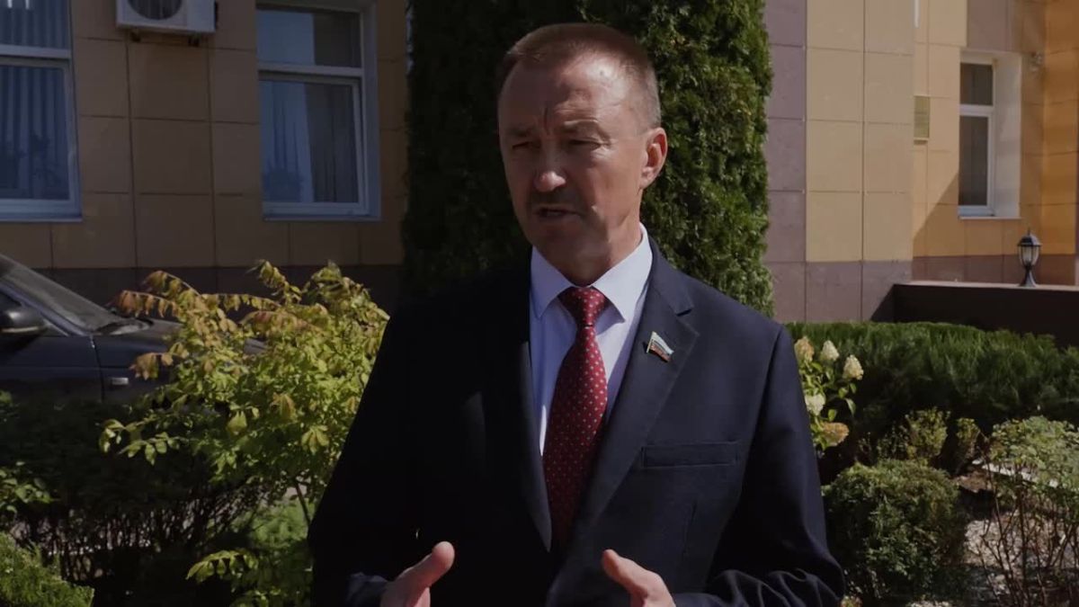 Юрий Матузов поздравил школьников с Днём знаний на торжественных линейках в Новохопёрском и Бутурлиновском районах