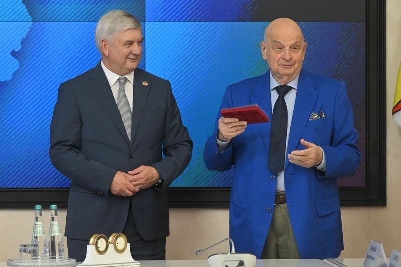 Губернатор Александр Гусев в торжественной обстановке вручил государственные и областные награды выдающимся жителям Воронежской области