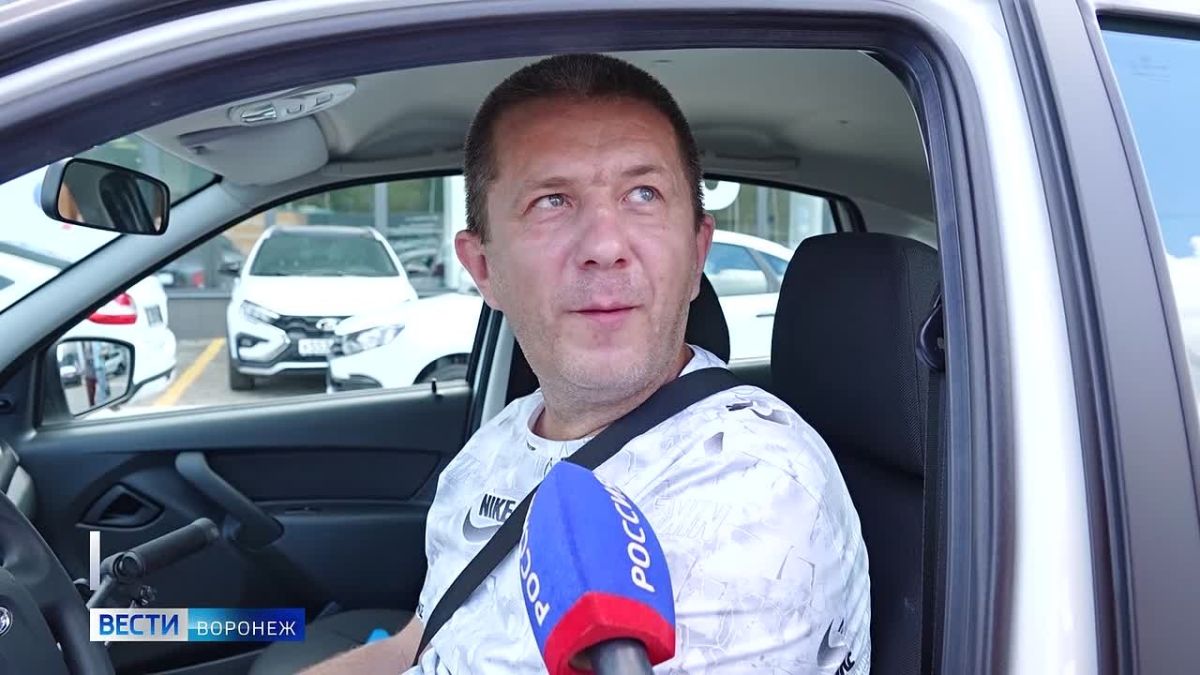 В Воронеже инвалидам предоставили «Лады» с ручным управлением