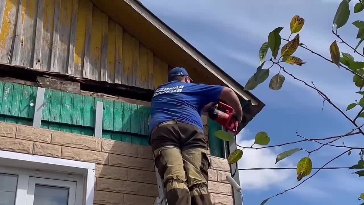 Игорь Кастюкевич: Курская область. Волонтеры Единой России в Курской области помогают с восстановлением жилых домов и социальных обьектов в приграничье
