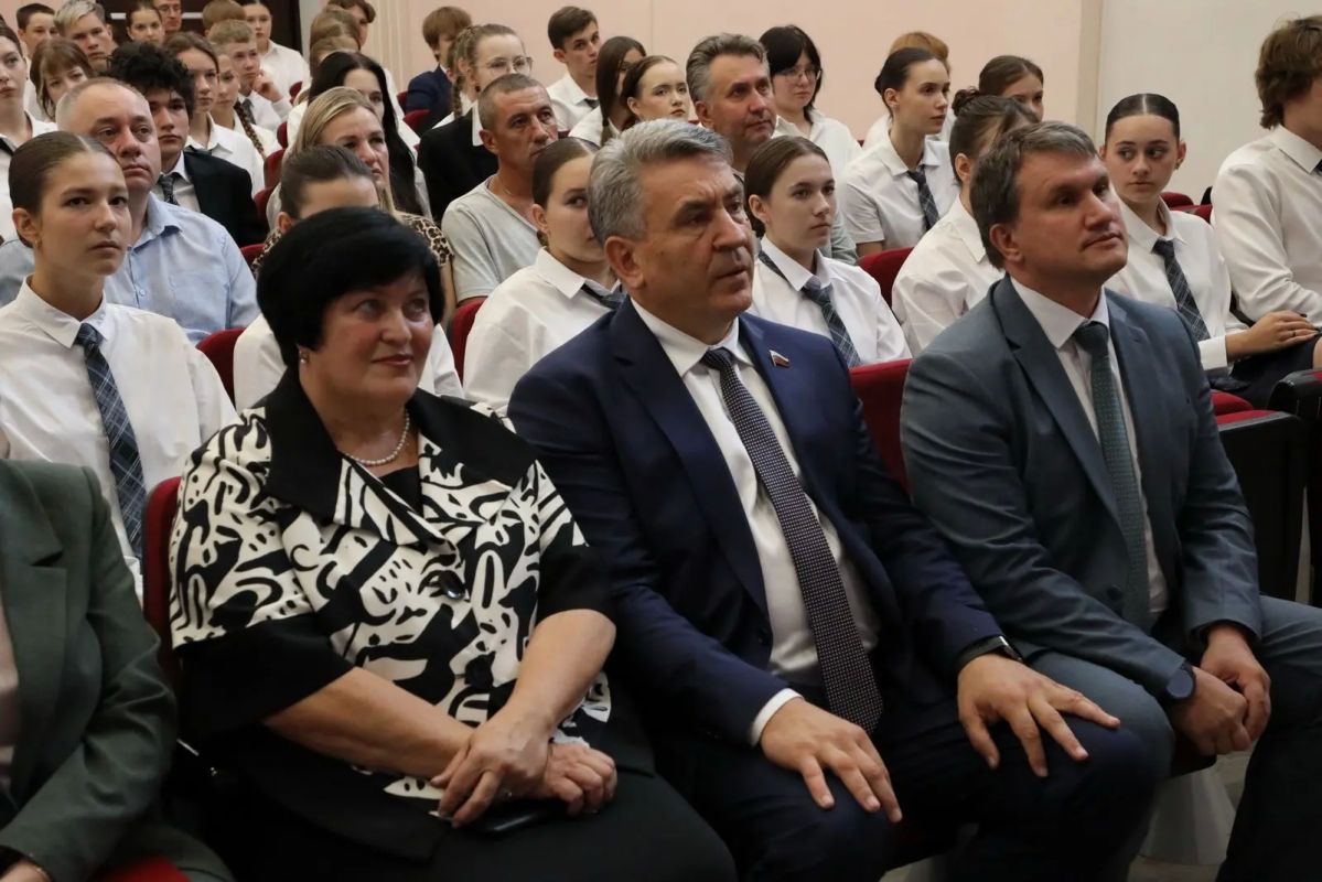 В школе №46 в Воронеже дан старт работе 22-го медицинского класса в системе предуниверсария ВГМУ им. Н.Н. Бурденко. Этот проект помогает школьникам осознанно выбрать профессию врача