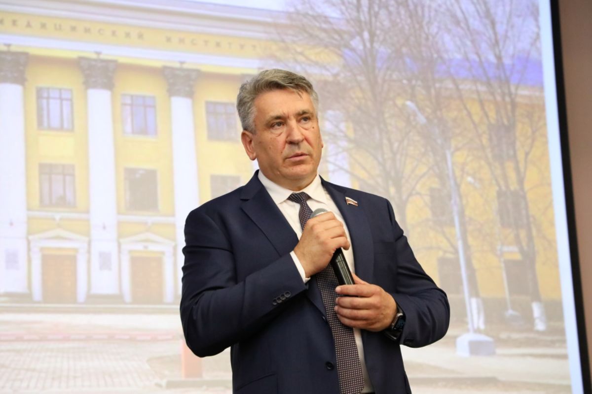 Иван Мошуров принял участие в открытии очередного медицинского класса