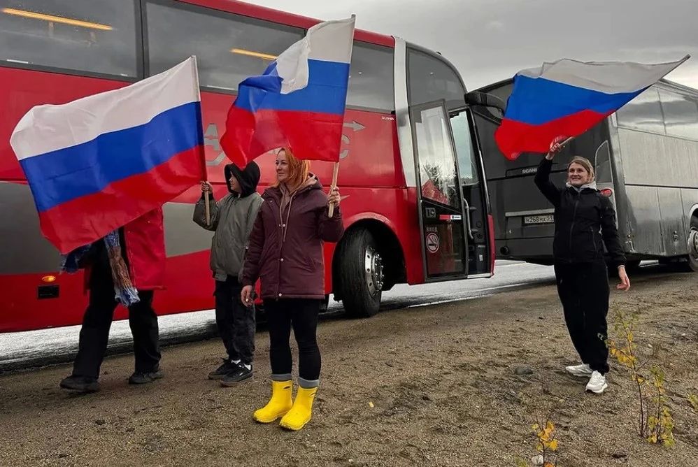 Как россиян с арестованного судна вывозили из Норвегии и чем их встретила Россия: Рассказ о долгой дороге домой от главреда Радио "КП"