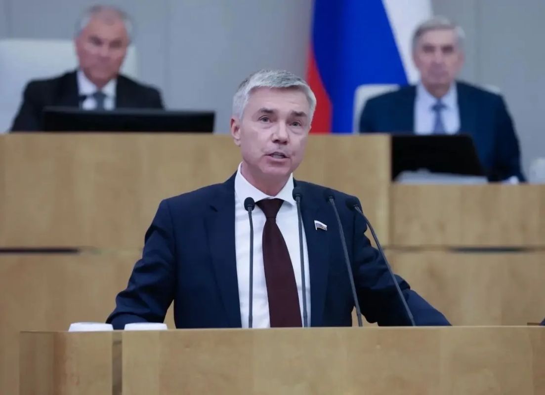 «Ждать автобус по 30–40 минут — ненормально»: депутат Евгений Ревенко рассказал, как Госдума решит проблемы в сфере общественного транспорта
