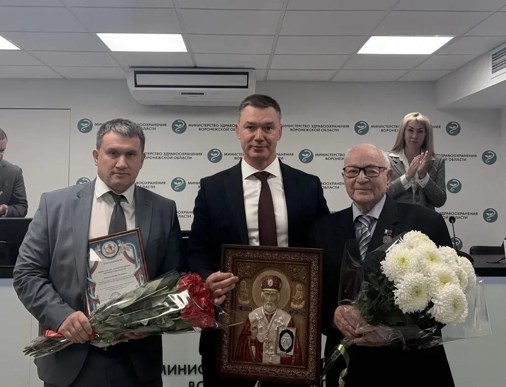 В Воронеже поздравили с 95-летием заслуженного врача РФ Петра Кошелева