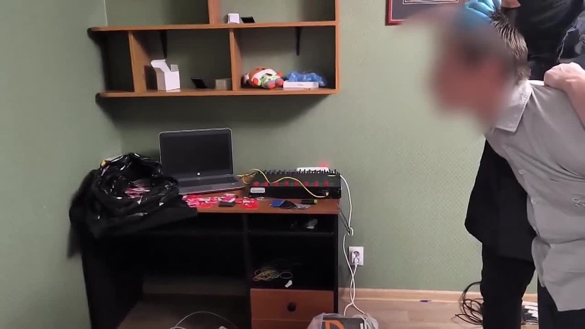 В Воронеже полицейскими задержан подозреваемый в организации незаконного узла связи