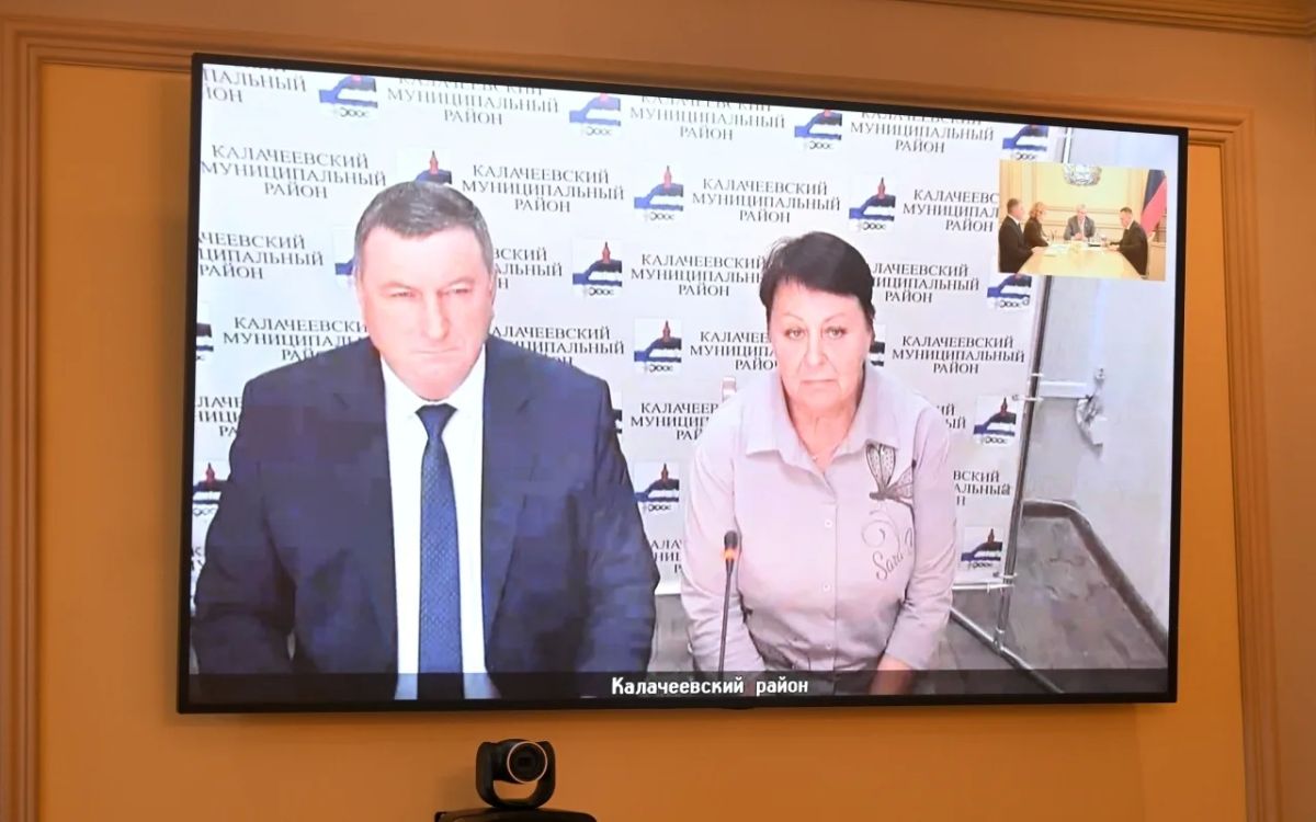 Губернатор Воронежской области Александр Гусев провел рабочую встречу с главой администрации Калачеевского района Николаем Котолевским