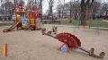После жалоб воронежцев на Московском проспекте отремонтировали детскую площадку