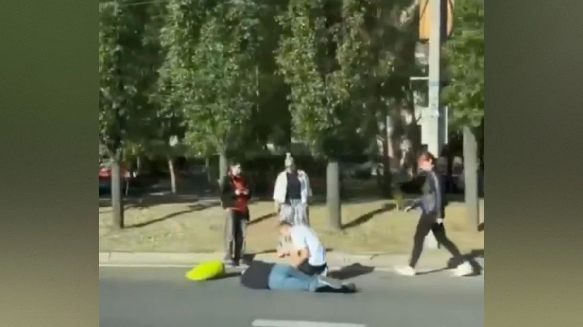 В Воронеже у остановки «Бульвар Победы» сбили пешехода: видео