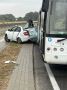 Легковушку разорвало после столкновения с автобусом на улице Крынина
