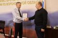 Водитель такси сорвал мошенническую схему и спас деньги пенсионерки в Воронеже