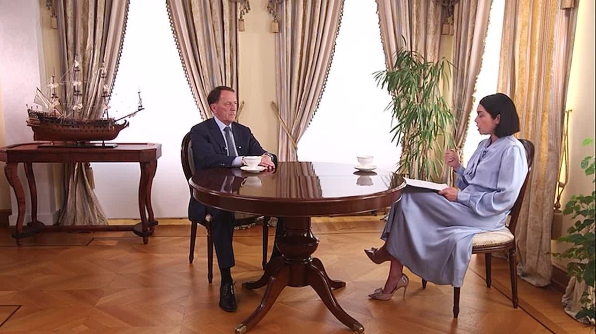Что значит для Алексея Гордеева Воронежская область? Какой она запомнилась ему в начале 2009-го? Как сегодня Алексею Васильевичу удается привлекать крупные инвестиции в регион? Какие проекты меняют жизнь воронежцев к...