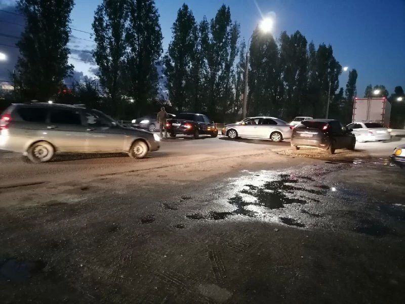 Читатели сообщают о пробке на улице Волгоградской из-за ДТП в районе дома №45