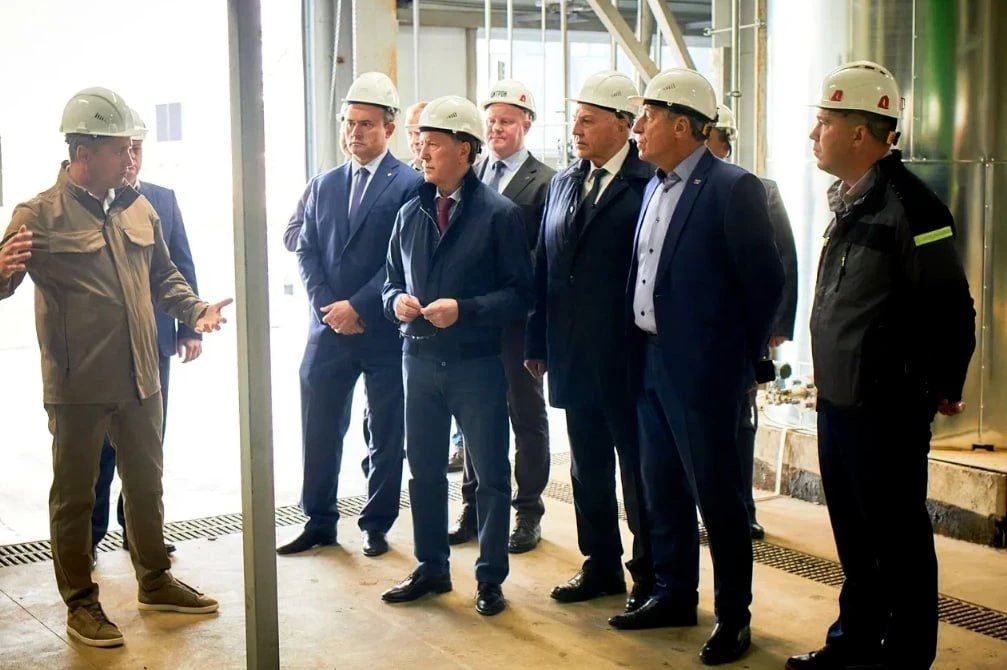 Вице-спикер Госдумы и член фракции «Единая Россия» Алексей Гордеев проверил готовность к запуску завода «Цитрон» в Аннинском районе