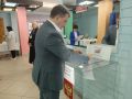 В первый день выборов депутатов в Государственную Думу, 18 сентября, свой гражданский долг исполнили министр здравоохранения Воронежской области Игорь Банин и его заместитель Наталия Нехаенко, а также другие сотрудники...