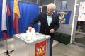 Первый заместитель председателя Воронежской областной Думы Александр Солодов проголосовал на избирательном участке в школе № 100 в микрорайоне Репное: