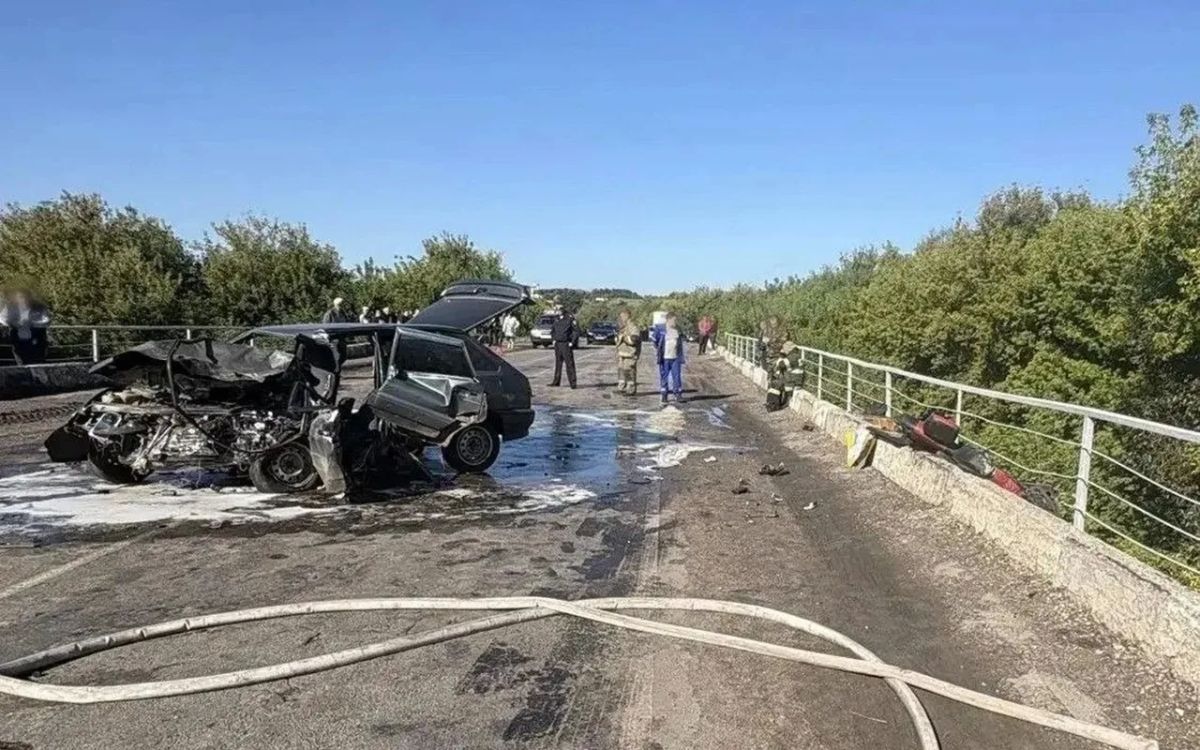 В Терновском районе водитель автомобиля Lada погиб после столкновения с иномаркой на трассе