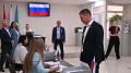 Вице-Губернатор Дмитрий Маслов проголосовал на избирательном участке в Отрадном: