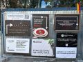 На заборе стройки на улице Карла Маркса устроили рекламный баттл