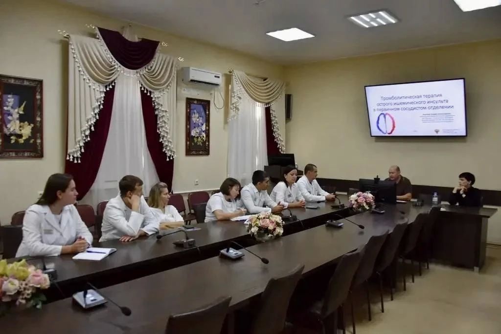 Специалисты ВОКБ №1 посетили Павловскую районную больницу, чтобы поделиться опытом