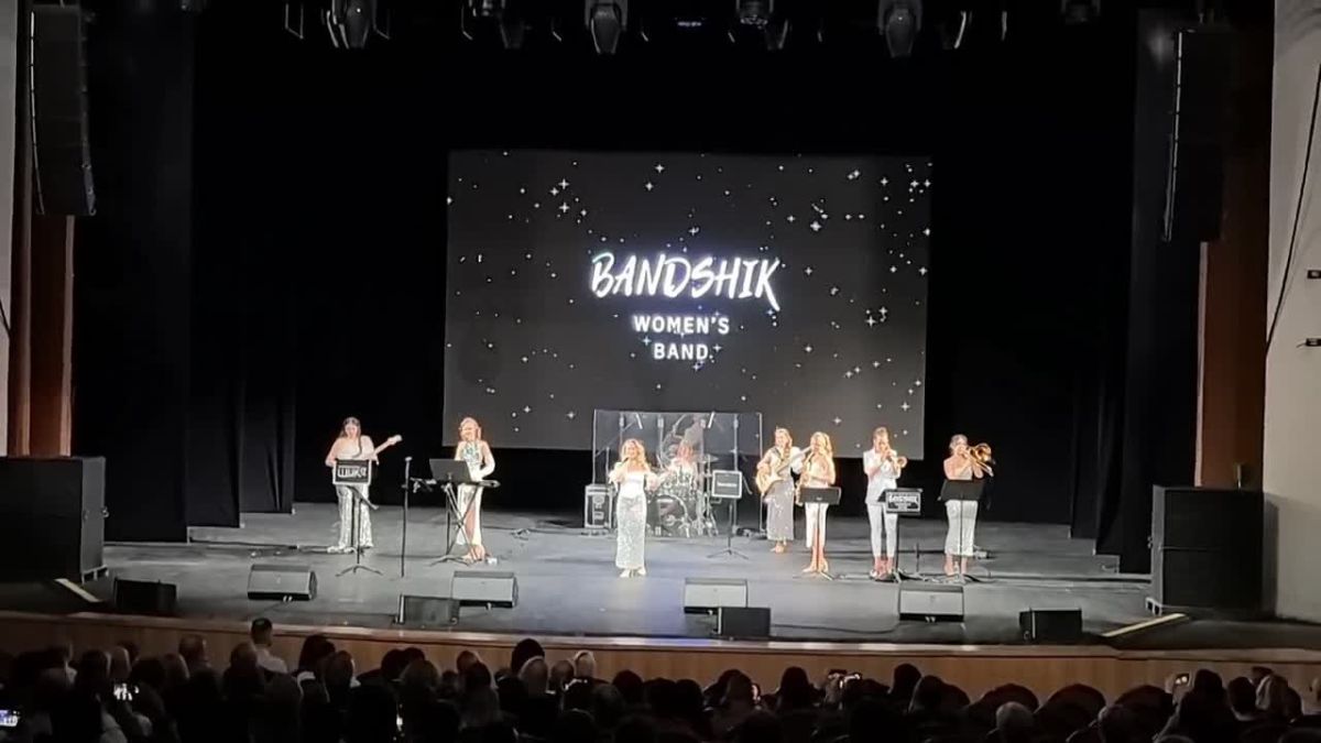 "В джазе только девушки" в исполнении коллектива Women’s Band «Ш.И.К»