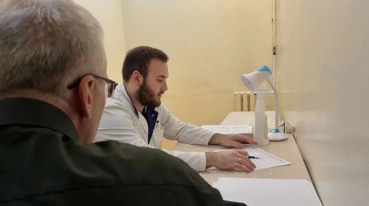 Врачи ВОНКОЦ провели выездной приём для работников завода «Электросигнал»
