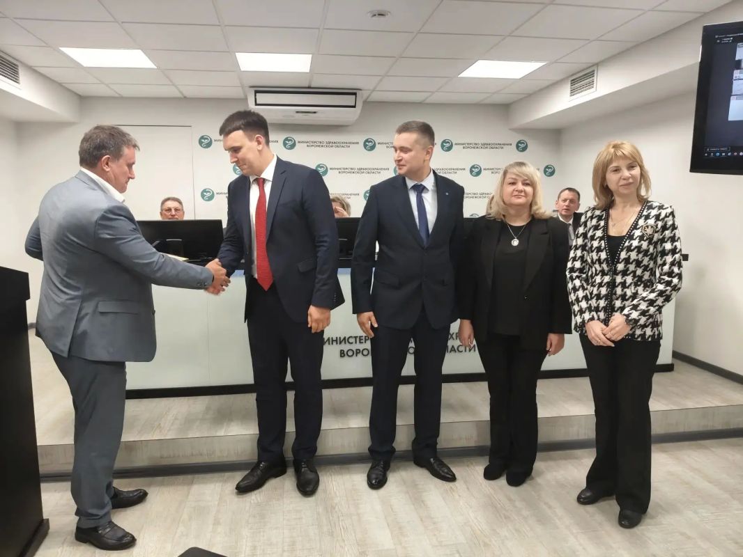 Специалистов ВОНКОЦ, отмеченных на федеральном уровне, поздравили в министерстве здравоохранения Воронежской области