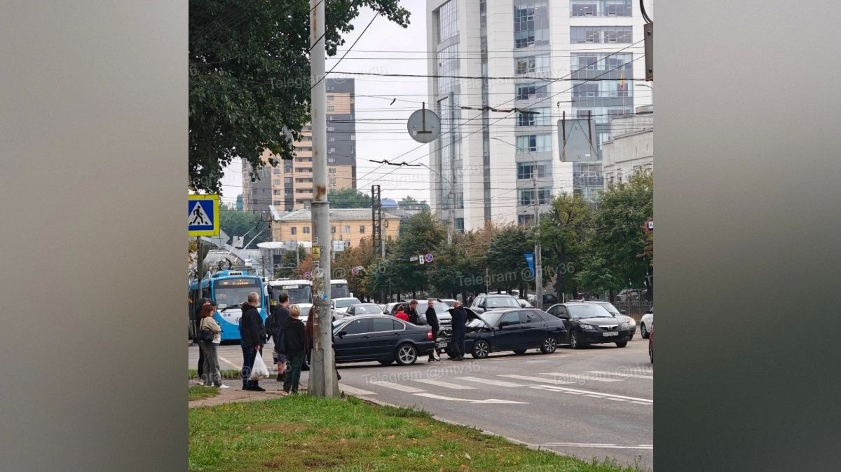 В Воронеже из?за ДТП на Московском проспекте образовалась большая пробка