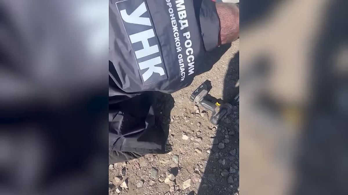 В Хохольском районе полицейские задержали с курьера с крупной партией наркотиков