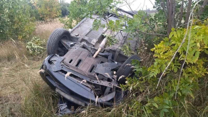 Поездка закончилась кюветом: водитель не справился с управлением