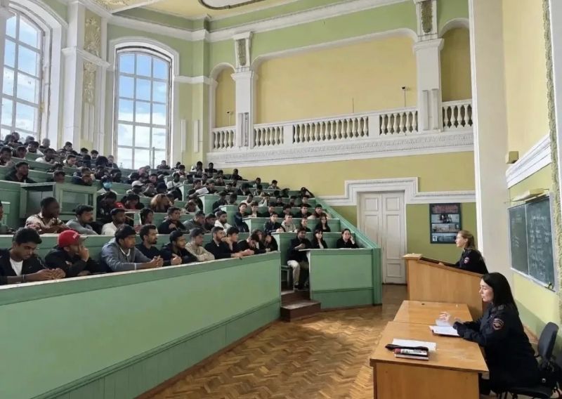 Сотрудники Воронежского Главка провели встречу с иностранными студентами