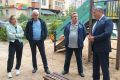 Иван Мошуров помог жителям многоквартирного дома обустроить безопасную детскую площадку