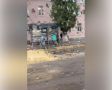 Без крыши: воронежцы мокнут под дождем на линии метробуса