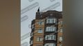 В Воронеже на улице Острогожской школьники развлекались на крыше многоэтажки