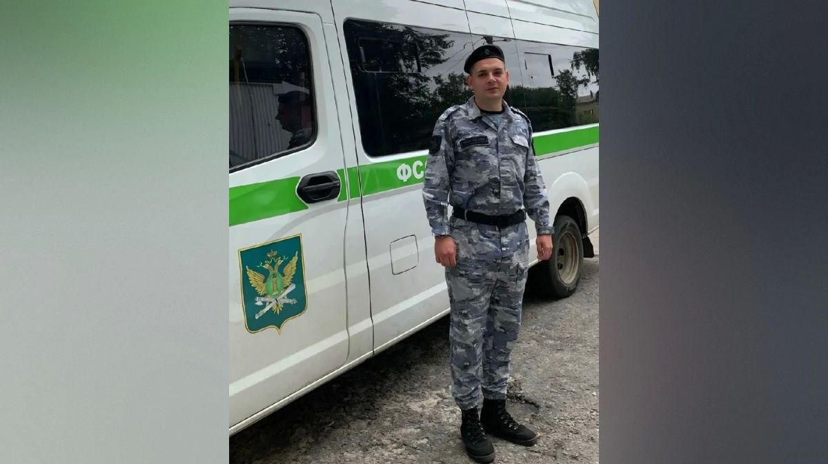 Воронежский судебный пристав потушил загоревшуюся после атаки БПЛА «Ниву»