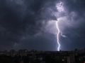 Что делать во время грозы напомнили жителям города