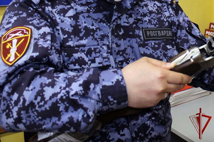 ОФИЦЕРЫ РОСГВАРДИИ В ВОРОНЕЖСКОЙ ОБЛАСТИ ЗА ПРОШЕДШУЮ НЕДЕЛЮ ПРОВЕРИЛИ СВЫШЕ 190 ВЛАДЕЛЬЦЕВ ГРАЖДАНСКОГО ОРУЖИЯ