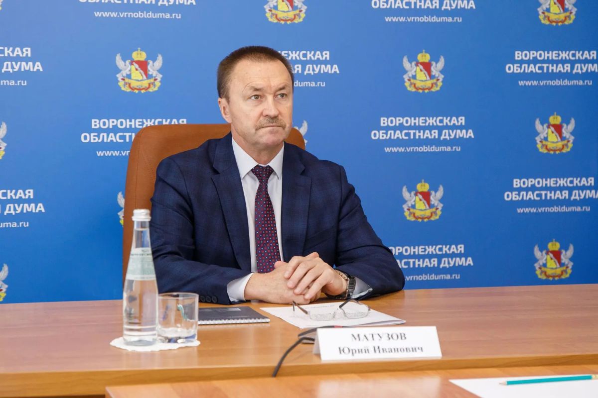 В формате видеосвязи принял участие в первом заседании Государственной Думы девятого созыва