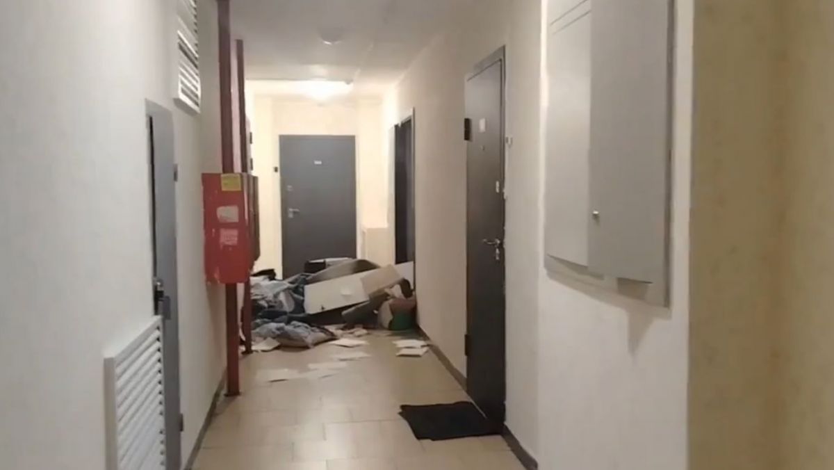 Ночной марафон по уборке: девушка в ночи разбудила соседей в воронежской многоэтажке