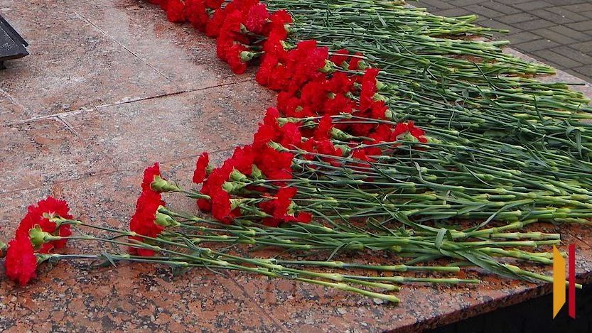 Пьяный парень поджег венок на воинском захоронении в Петропавловке