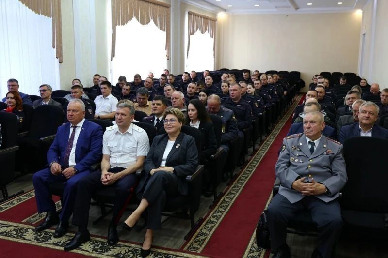 35 лет на страже порядка: в Воронеже чествовали ветеранов и действующих сотрудников полка ППС