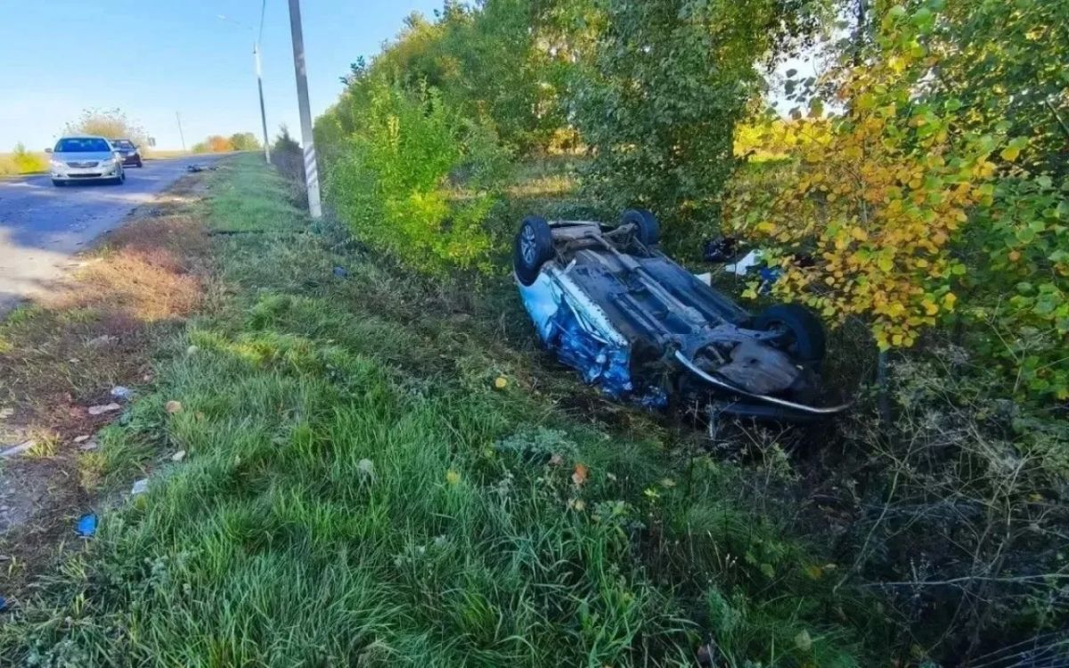 В Каширском районе произошло ДТП с участием грузовика, в результате которого погиб 76-летний водитель кроссовера